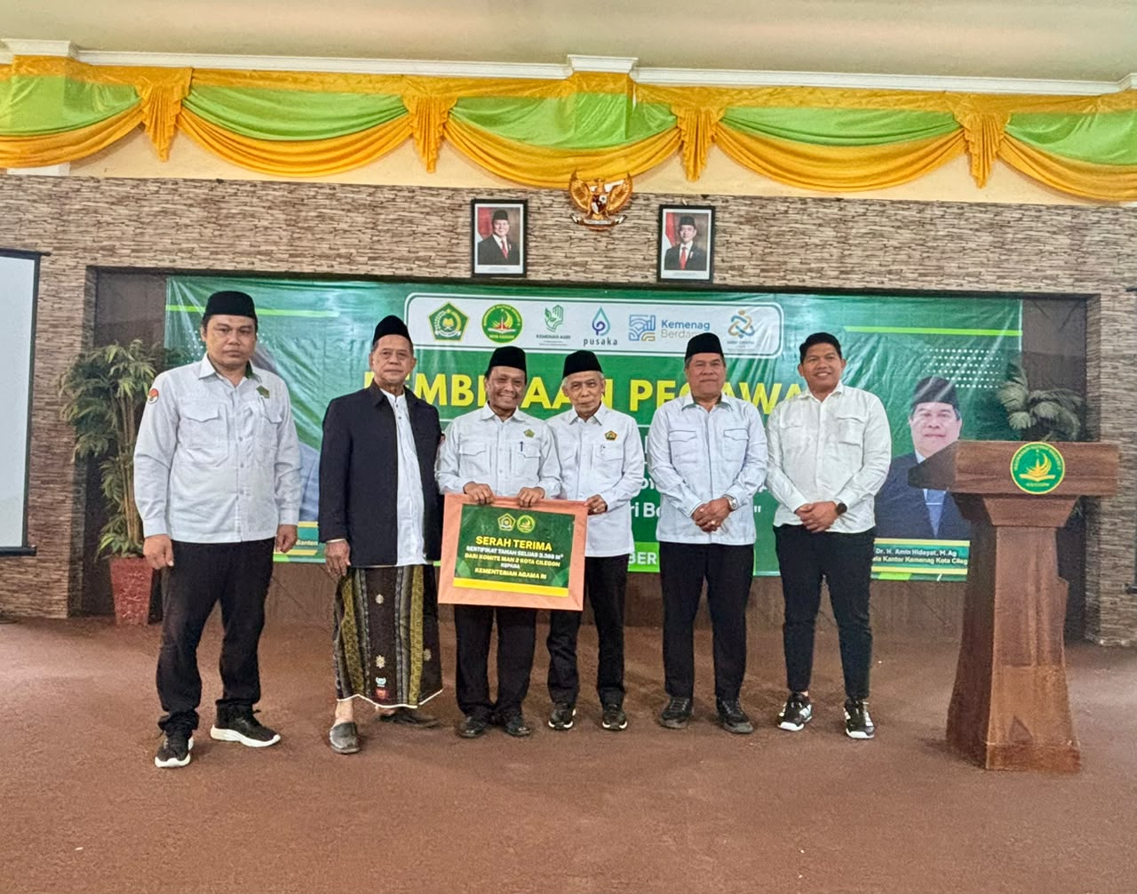 Pembinaan Pegawai dan Penyerahan Sertifikat Tanah SBSN